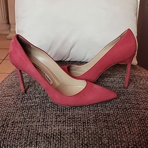 Manolo Blahnik Pink Pumps